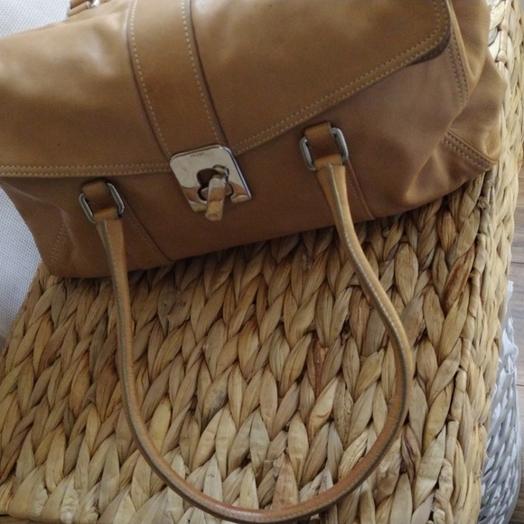 Prada Cuervo tan soft leather shoulder bag. - Picture 8 of 13